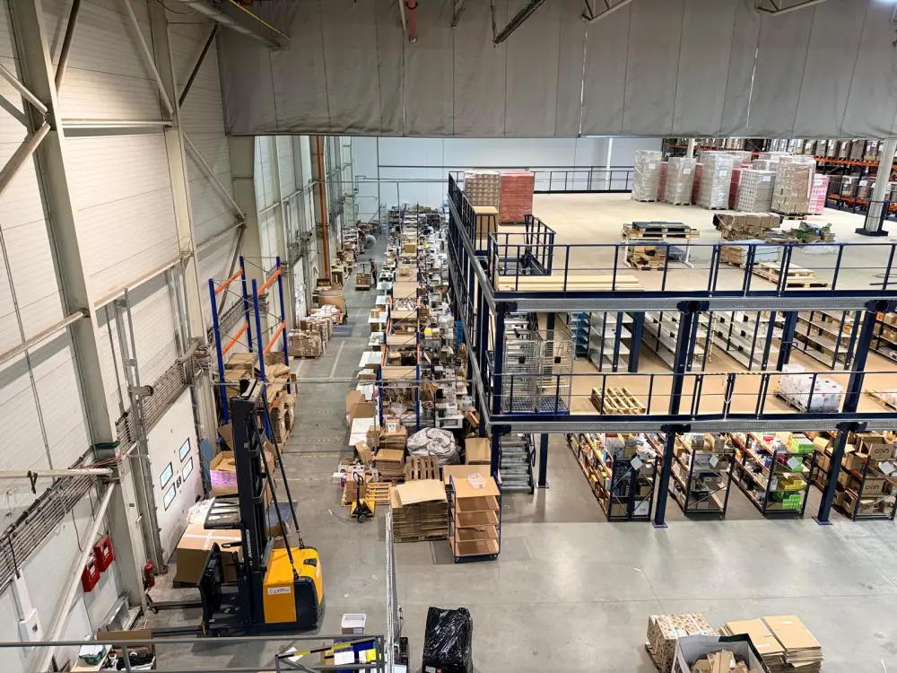 Pack4you warehouse – top view of the packing stations